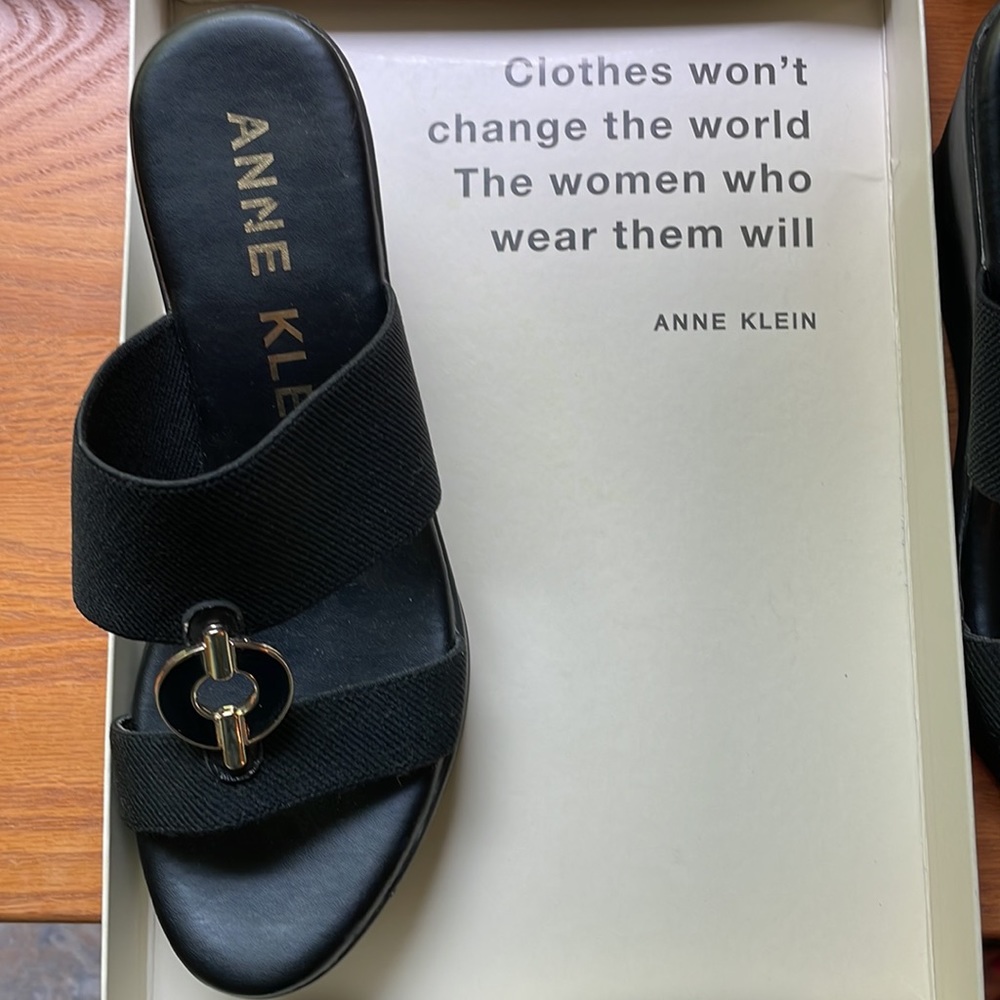 Anne Klein Black Sandal Size 7M - Picture 4 of 8